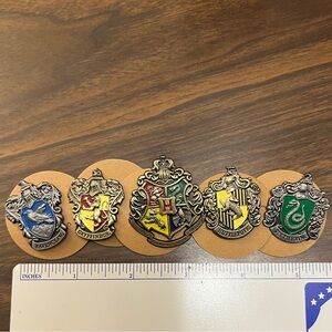 Harry Potter - Hogwarts House Crest Pin Set of 5 (Noble Collection)